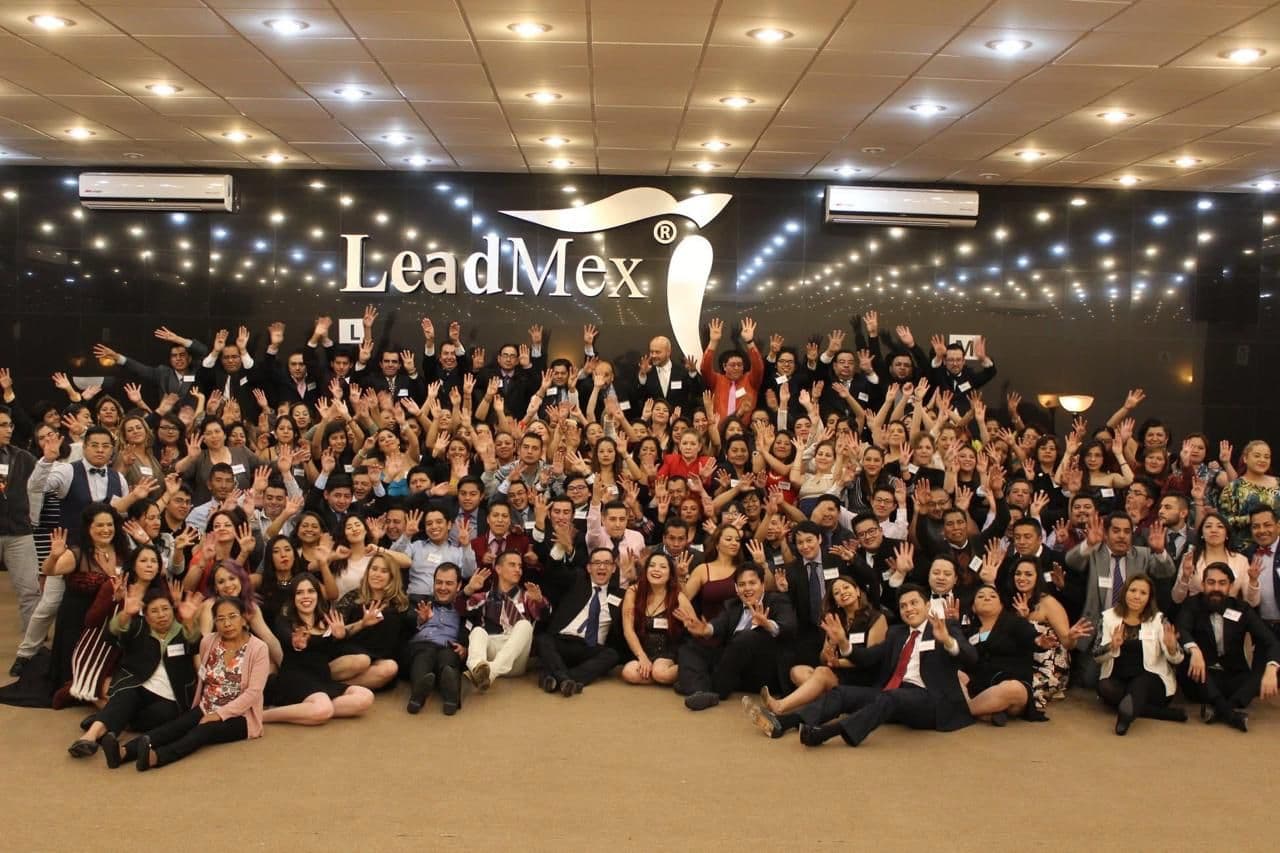 Comunidad celebrando